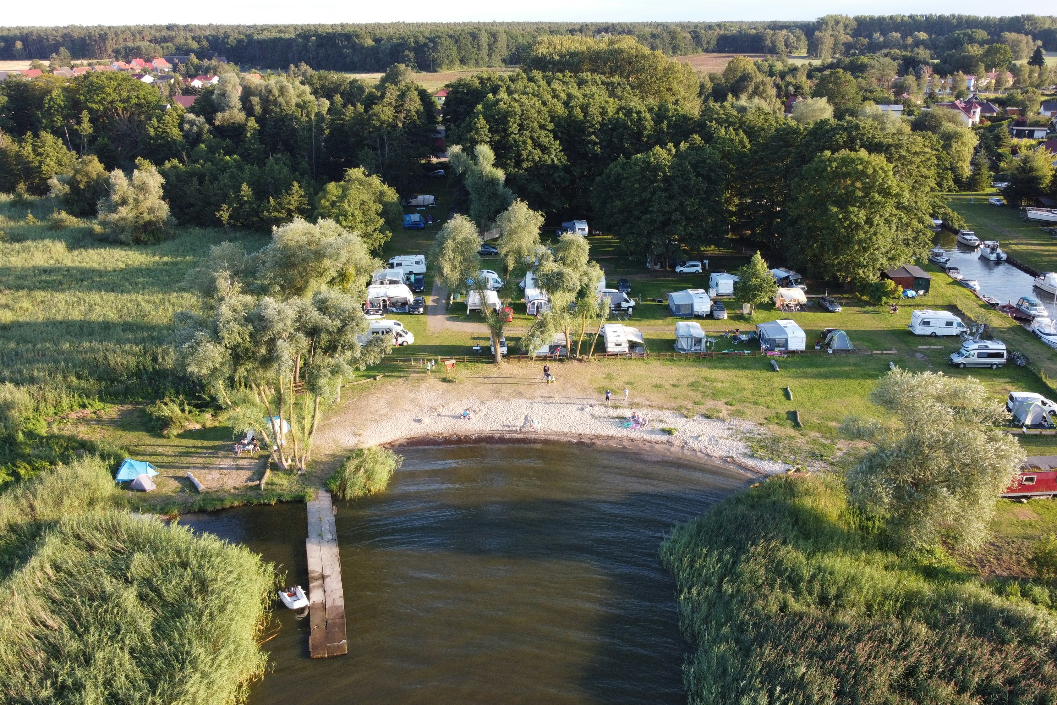 Ferienpark Ueckermünde-Bellin - Blick auf den Seezugang mit kleinen Strand