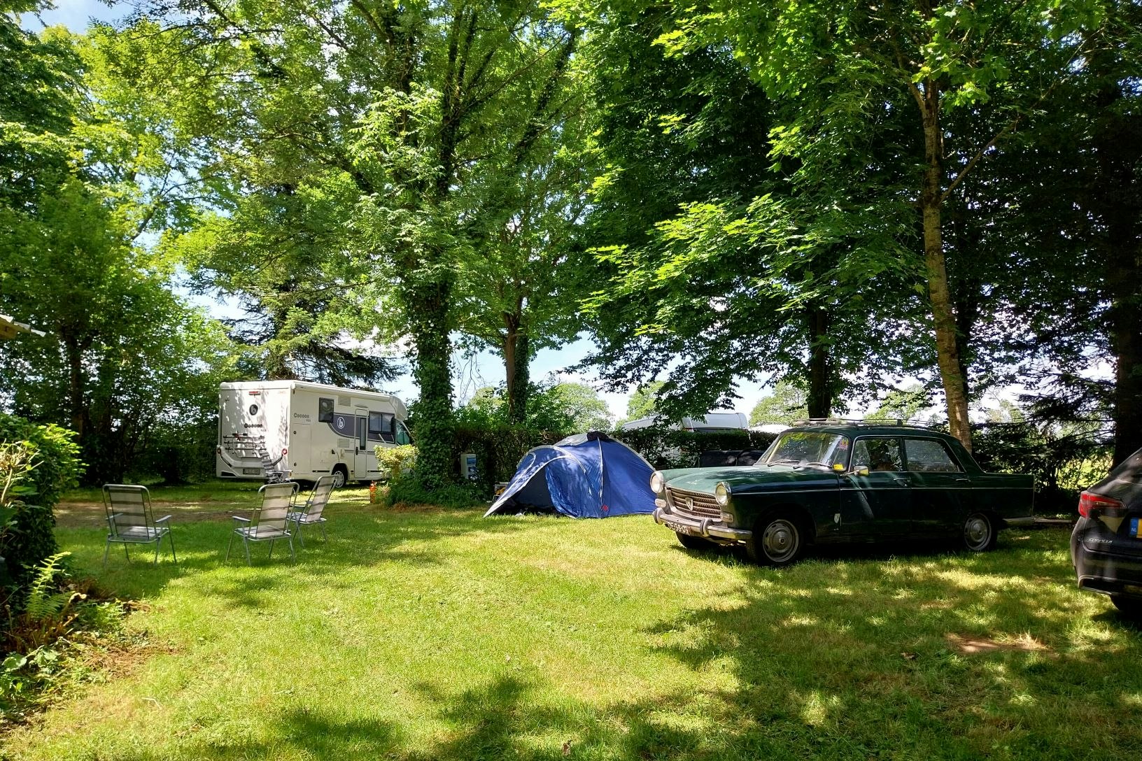 Camping Ferme de Fumichon - Wohnmobil- und Wohnwagenstandplätze auf der Wiese