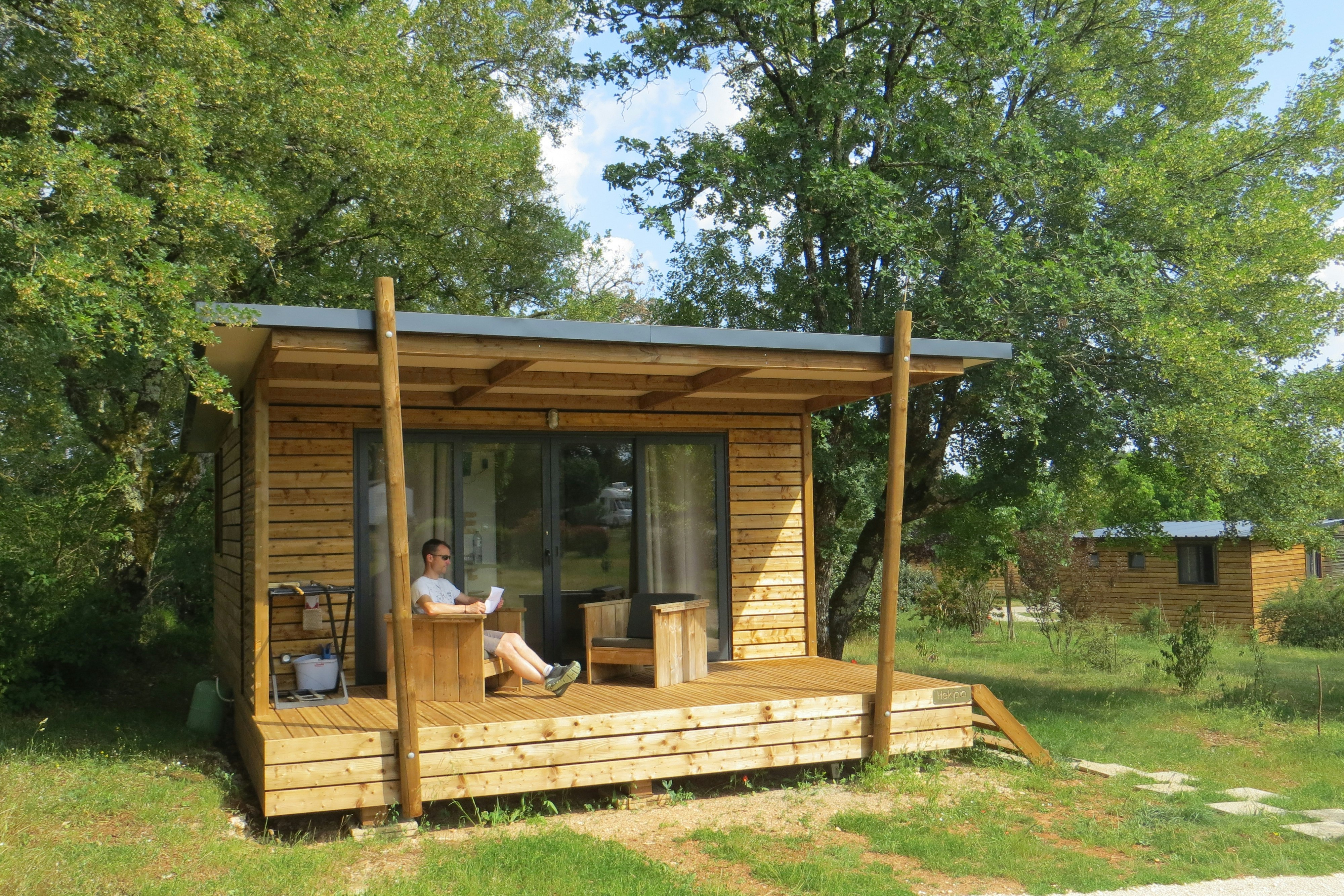 Camping Les Campagnes  Camping Ferme des Campagnes  - Mobilheim mit Terrasse auf dem Campingplatz