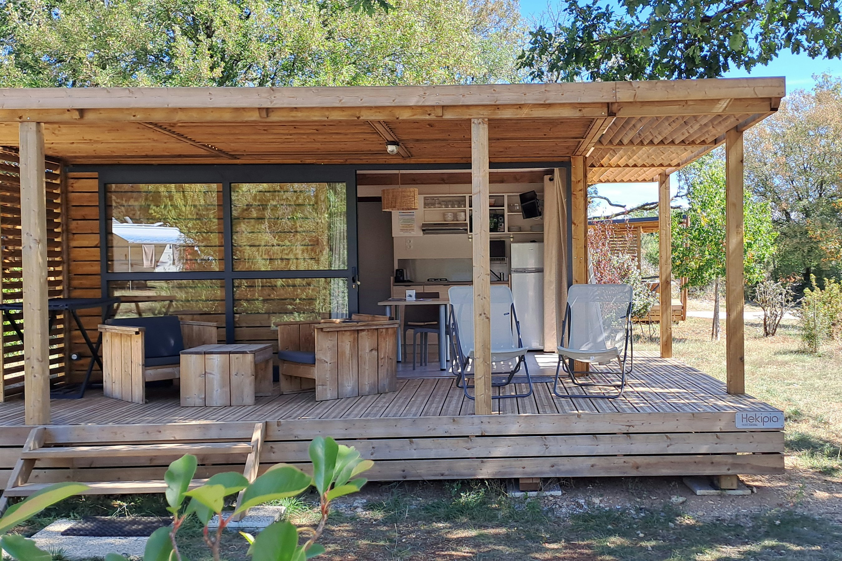 Camping Les Campagnes  Camping Ferme des Campagnes  - Mobilheim mit Terrasse auf dem Campingplatz