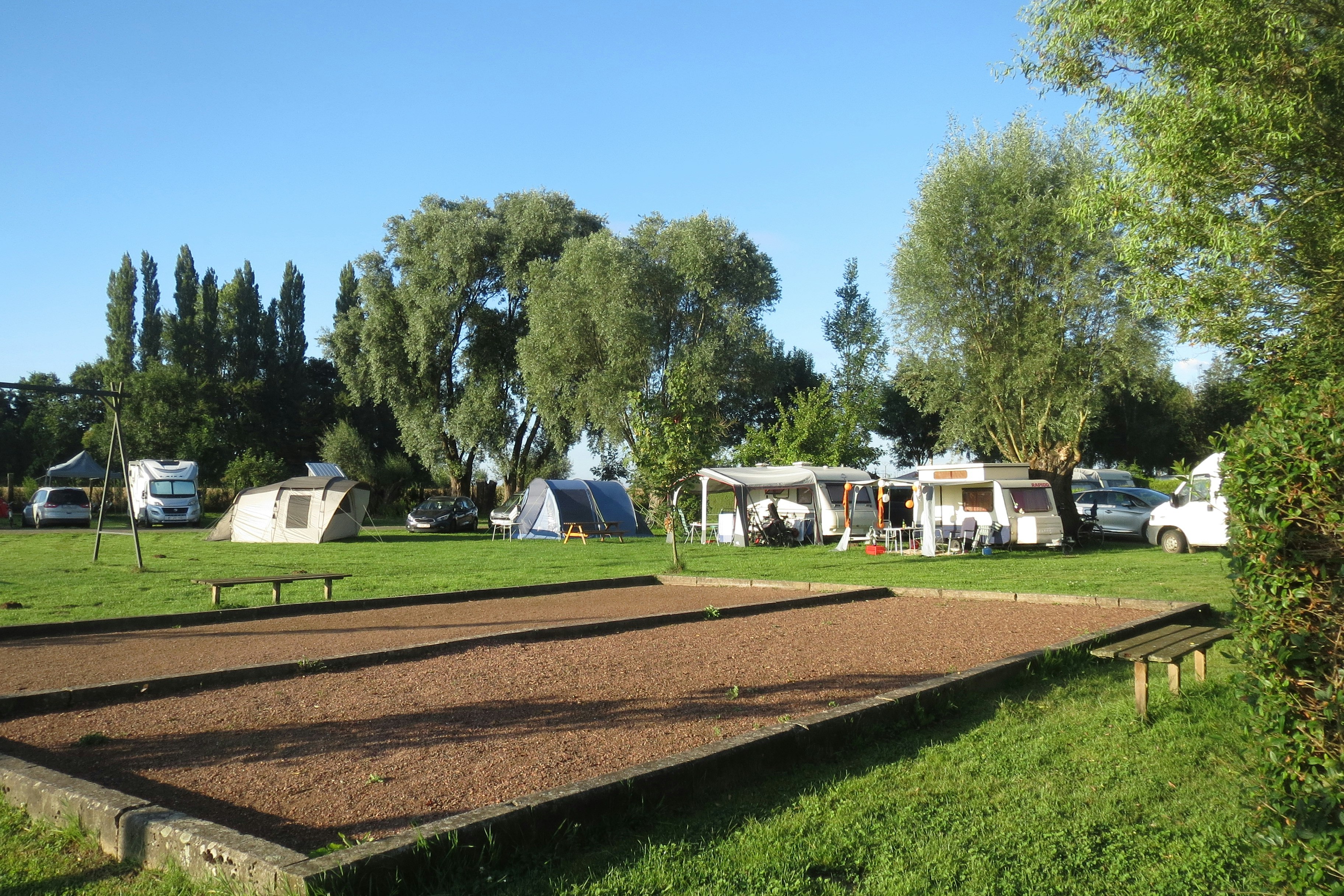 Camping Ferme des Saules - Standplatzwiese auf dem Campingplatz