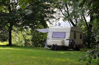 Camping Finsterhof - schattiger Wohnmobilstellplatz