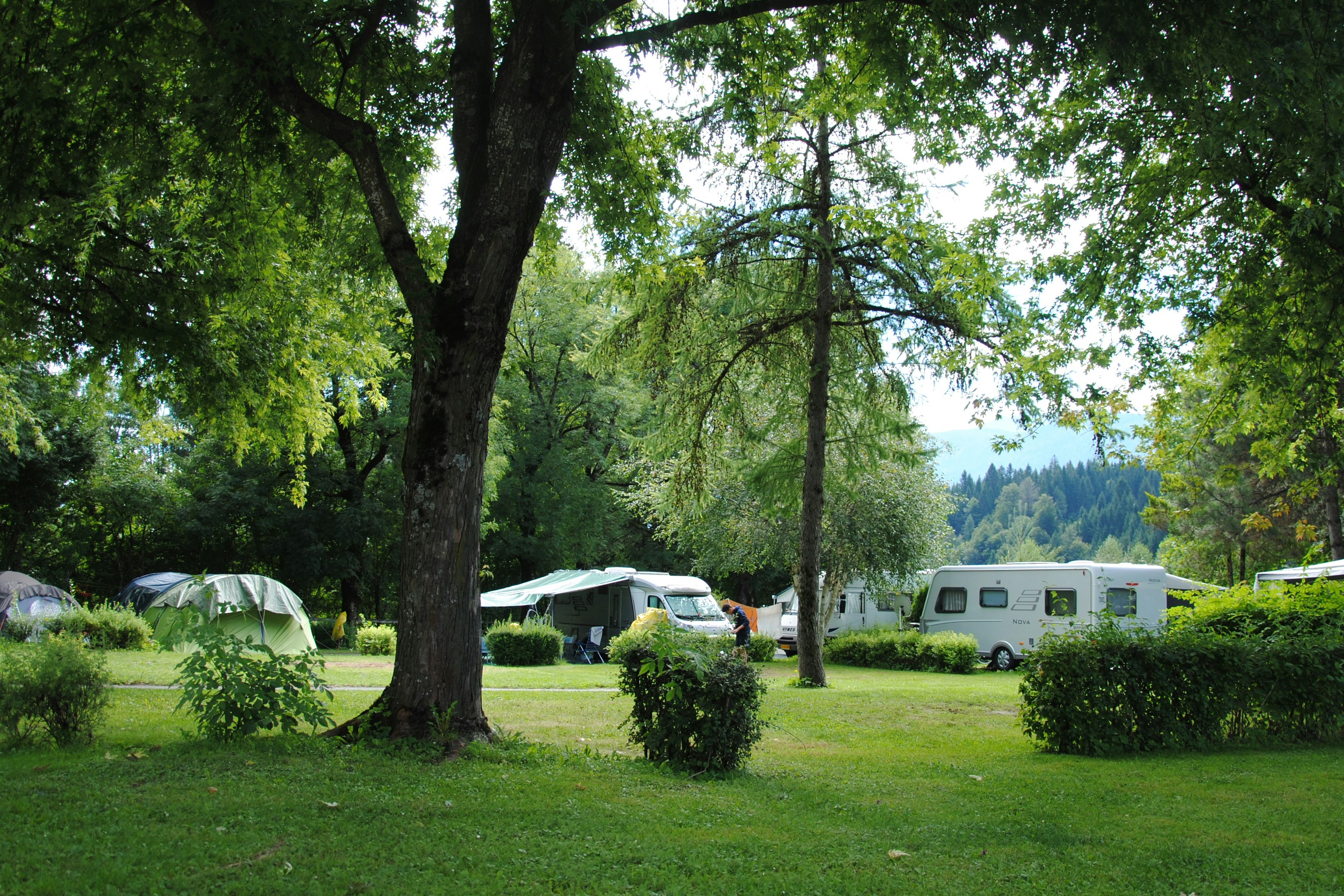 Camping Flaschberger - Stellplätze im Grünen