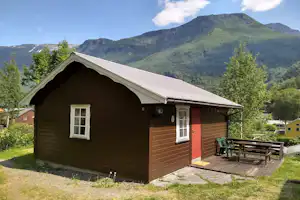 Camping Flåm - Mobilheim mit Blick auf die Berge auf dem Campingplatz