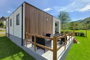 Camping Floreal La Roche en Ardenne - Mobilheim mit Terrasse auf dem Campingplatz
