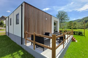 Camping Floreal La Roche en Ardenne - Mobilheim mit Terrasse auf dem Campingplatz