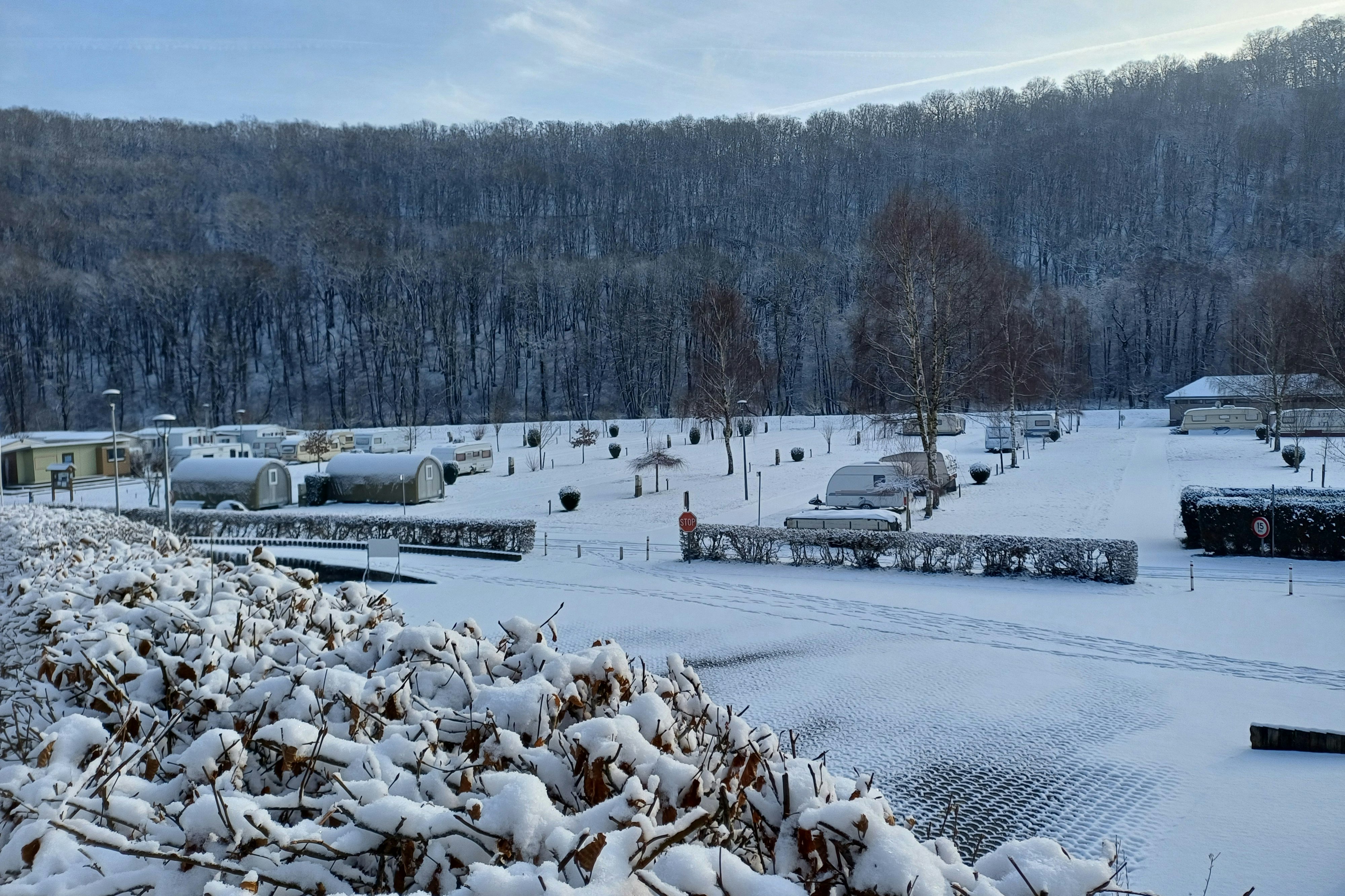 Camping Floreal La Roche en Ardenne - Blick auf den Campingplatz im Winter