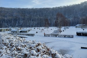 Camping Floreal La Roche en Ardenne - Blick auf den Campingplatz im Winter