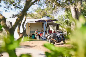 Camping La Cerise Camping Font Neuve - Standplätze auf dem Campingplatz
