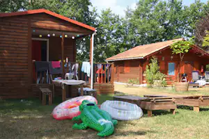 Camping Fontaine du Roc - Mobilheime auf dem Campingplatz
