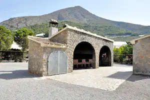 Camping Fonts del Algar - Grillstelle auf dem Campingplatz