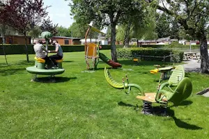 Camping Forel - Spielplatz vom Campingplatz am Pool
