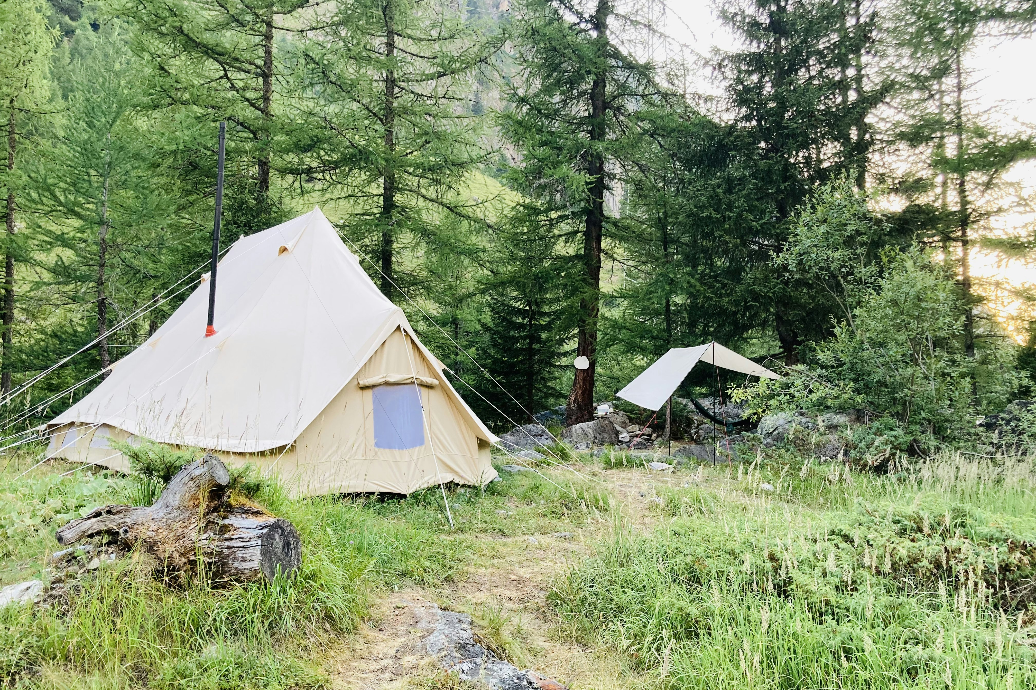 Camping Forêt De Mélèzes - Zeltplatz im Grünen auf dem Campingplatz