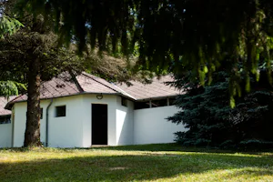 Camping Forrás - Sanitärgebäude vom Campingplatz von Außen