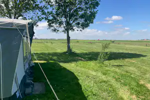 Camping Kaepwei 5 Camping Gaastmeer - Blick auf einen Standplatz im Grünen