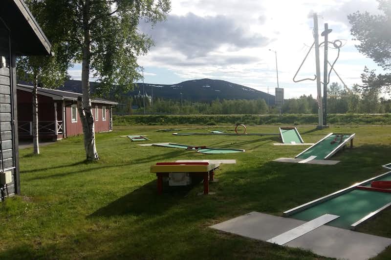 Campingplatz Gällivaremi - Minigolfspielplatz        