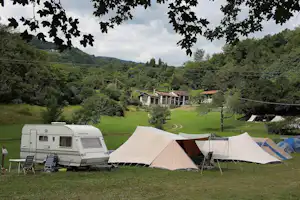Camping Gajole - Wohnwagen- und Zeltstellplatz vom Campingplatz auf grüner Wiese
