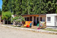Camping Galeb  -  Mobilheim vom Campingplatz mit Veranda