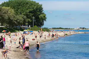 Camping Gammelbro - Gäste am Badestrand