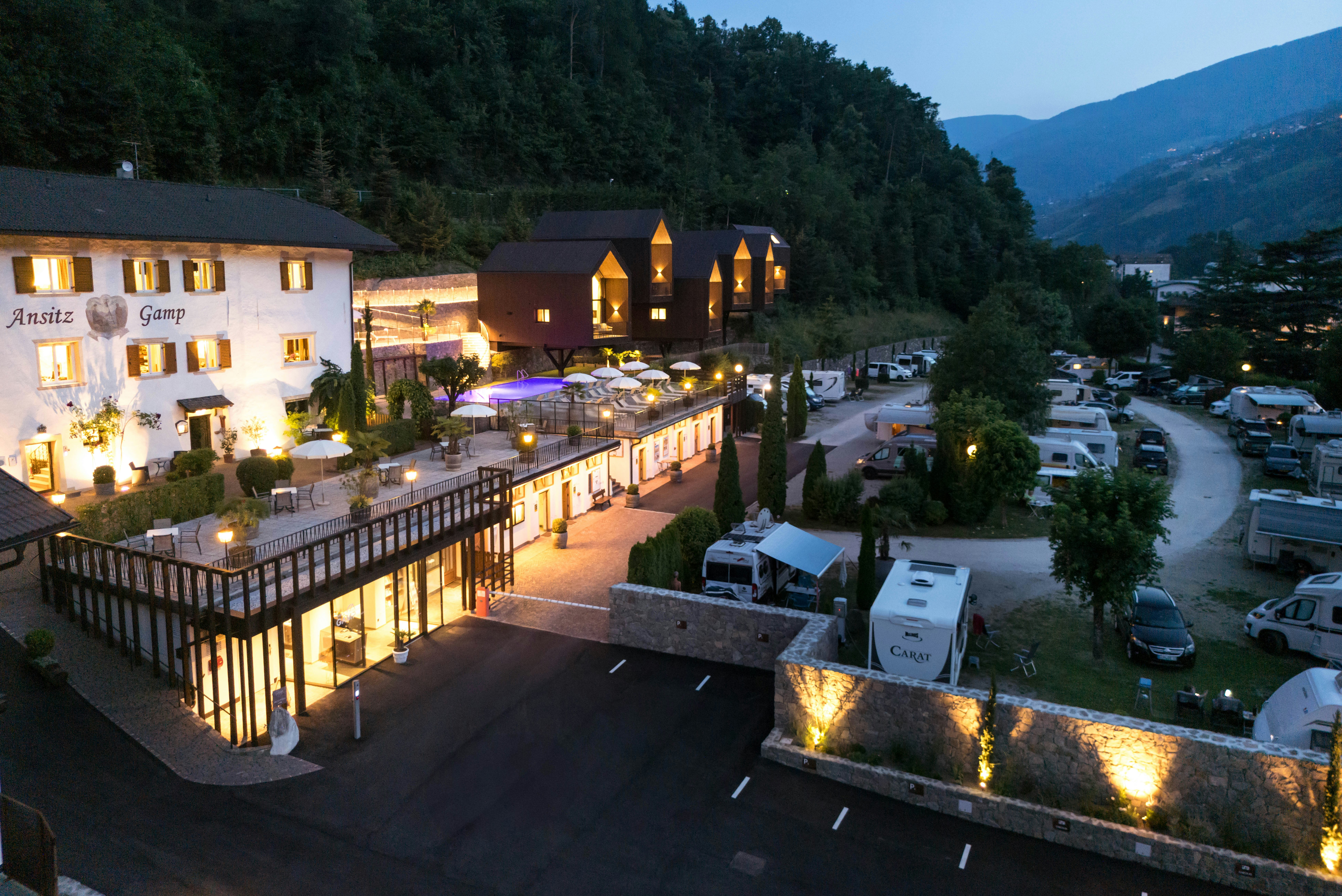 Ansitz Gamp - Blick auf den Campingplatz am Abend