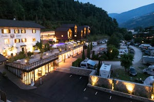 Ansitz Gamp - Blick auf den Campingplatz am Abend