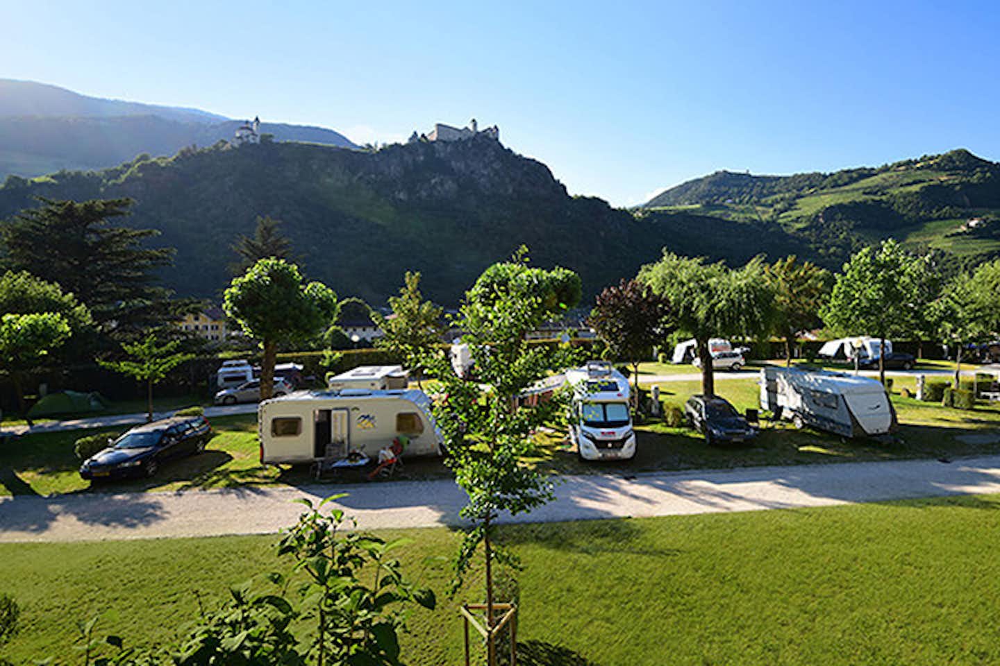 Camping Gamp  -  Wohnwagen- und Zeltstellplatz mit Blick auf die Berge