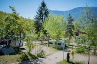 Camping Ganthaler  -  Stellplatz vom Campingplatz im Grünen mit Blick auf die Berge