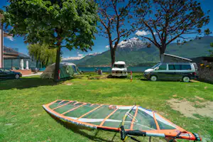Camping Gardenia - Wohnwagen- und Zeltstellplatz vom Campingplatz mit Blick auf den Comer See