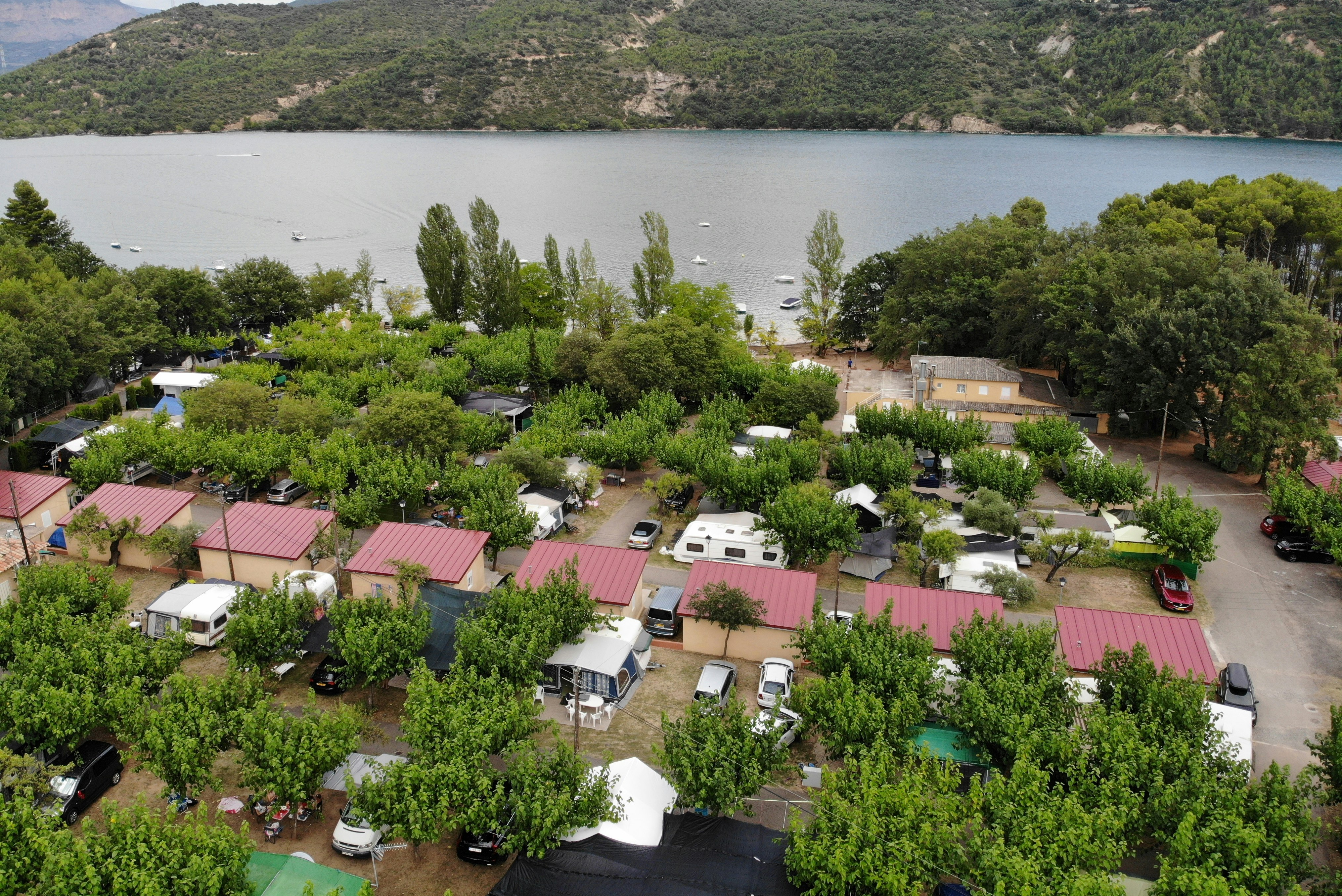 Camping Gaset  - Luftaufnahme des Campingplatzes am Wasser
