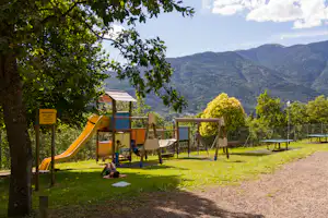 Camping Gavín - Spielplatz vom Campingplatz auf grüner Wiese