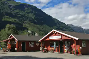Camping Geiranger - Campingplatz Rezeption und Sanitärgebäude