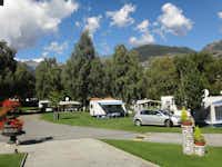 Camping Gemmi Agarn - Stell- und Zeltplätze mit Blick auf die Berge