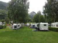 Camping Gemmi Agarn -  Stellplätze mit Blick auf die Berge