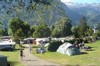 Camping Geschina  - Stellplätze und Zeltplatz vom Campingplatz mit Blick auf die Alpen