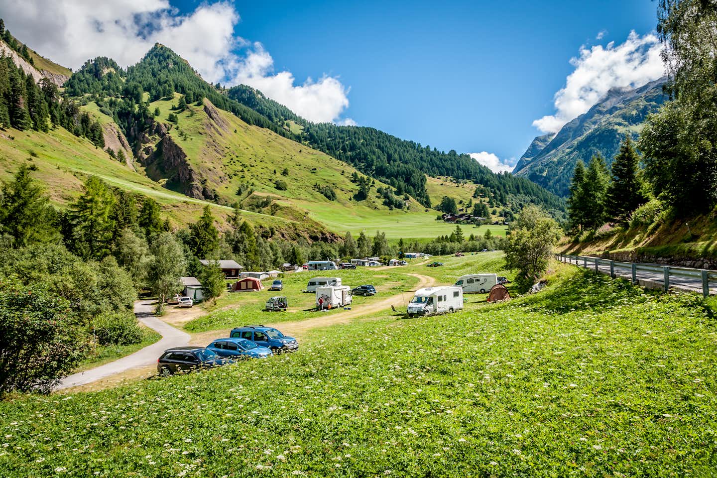 Camping Giessen  - Campingplatz im Landschaftspark Binntal mit Blick auf die Berge