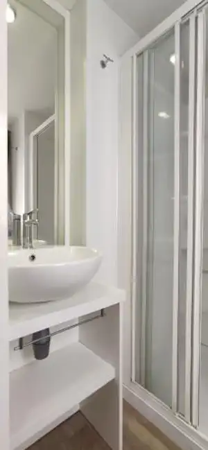 352573250.jpg