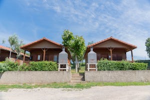 Camping Gironella - Mobilheime mit Terrasse und Grillstelle