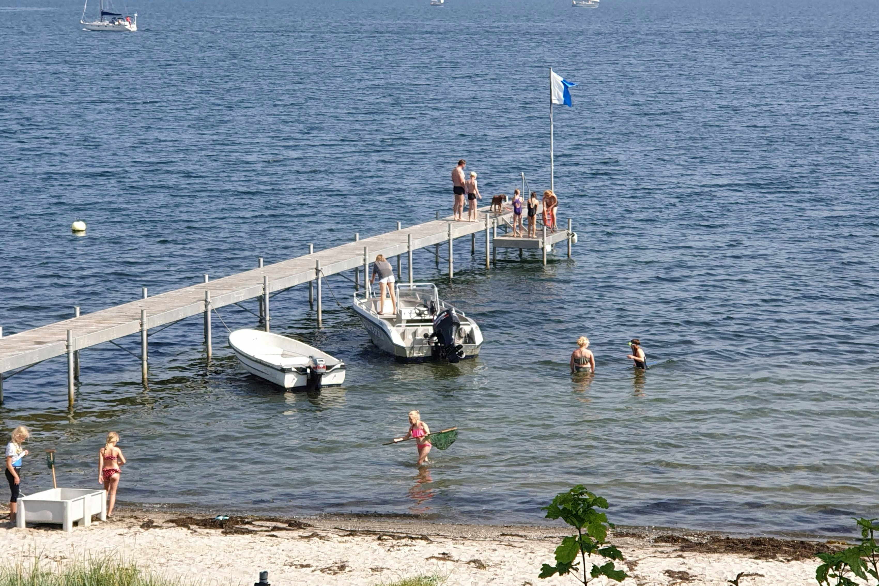 Camping Gl. Ålbo - Badesteg mit Bootsanlegestellen