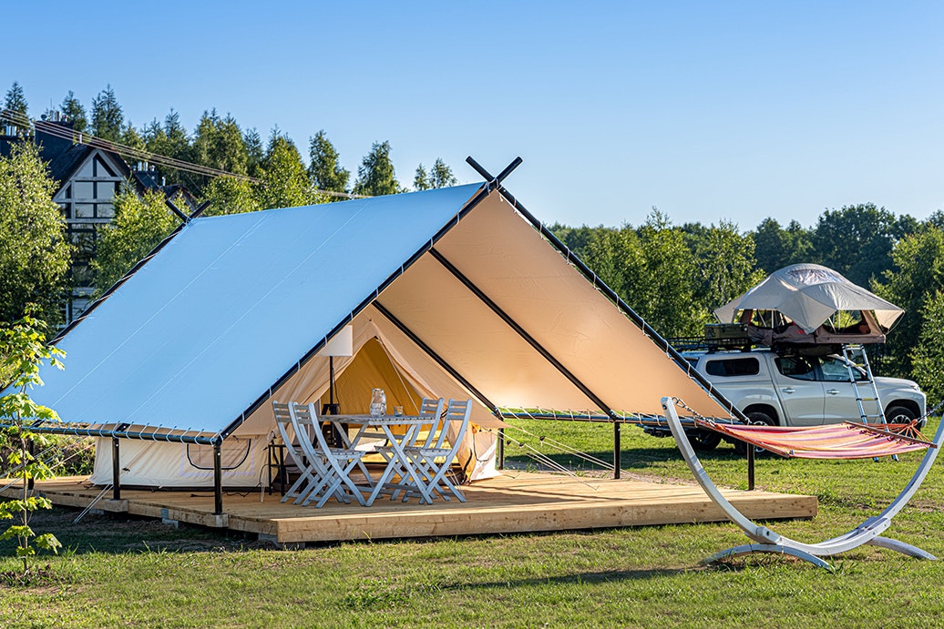 Camping & Glamping Szelągówka - Glamping-Zelt mit Terrasse