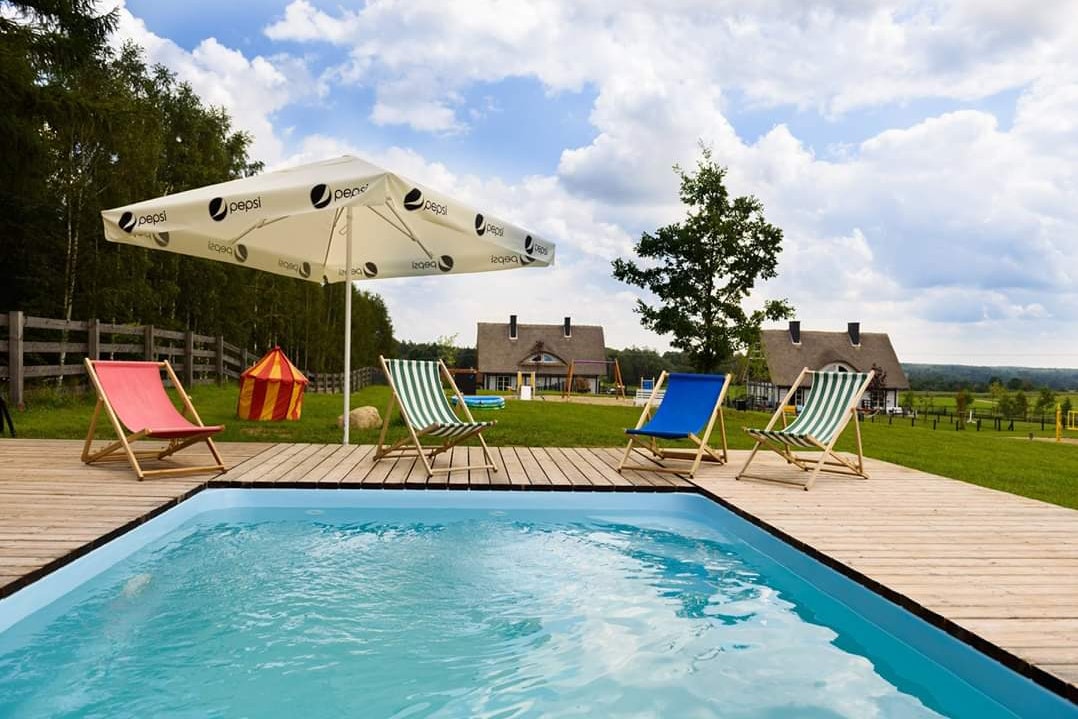 Camping & Glamping Szelągówka - Pool im Freien auf dem Campingplatz