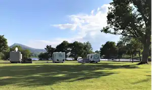 Camping Glanllyn Lakeside - Wohnmobil- und Wohnwagenstellplätze auf der Wiese