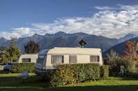 Camping Gloria Vallis -  Wohnwagenstellplatz mit Blick auf die Alpen