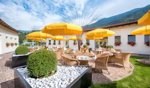 Camping Gloria Vallis - Restaurant Terrasse auf dem Campingplatz