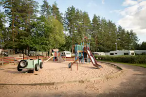 Nordic Camping Glyttinge - Spielplatz auf dem Stellplatz vom Campingplatz im Grünen