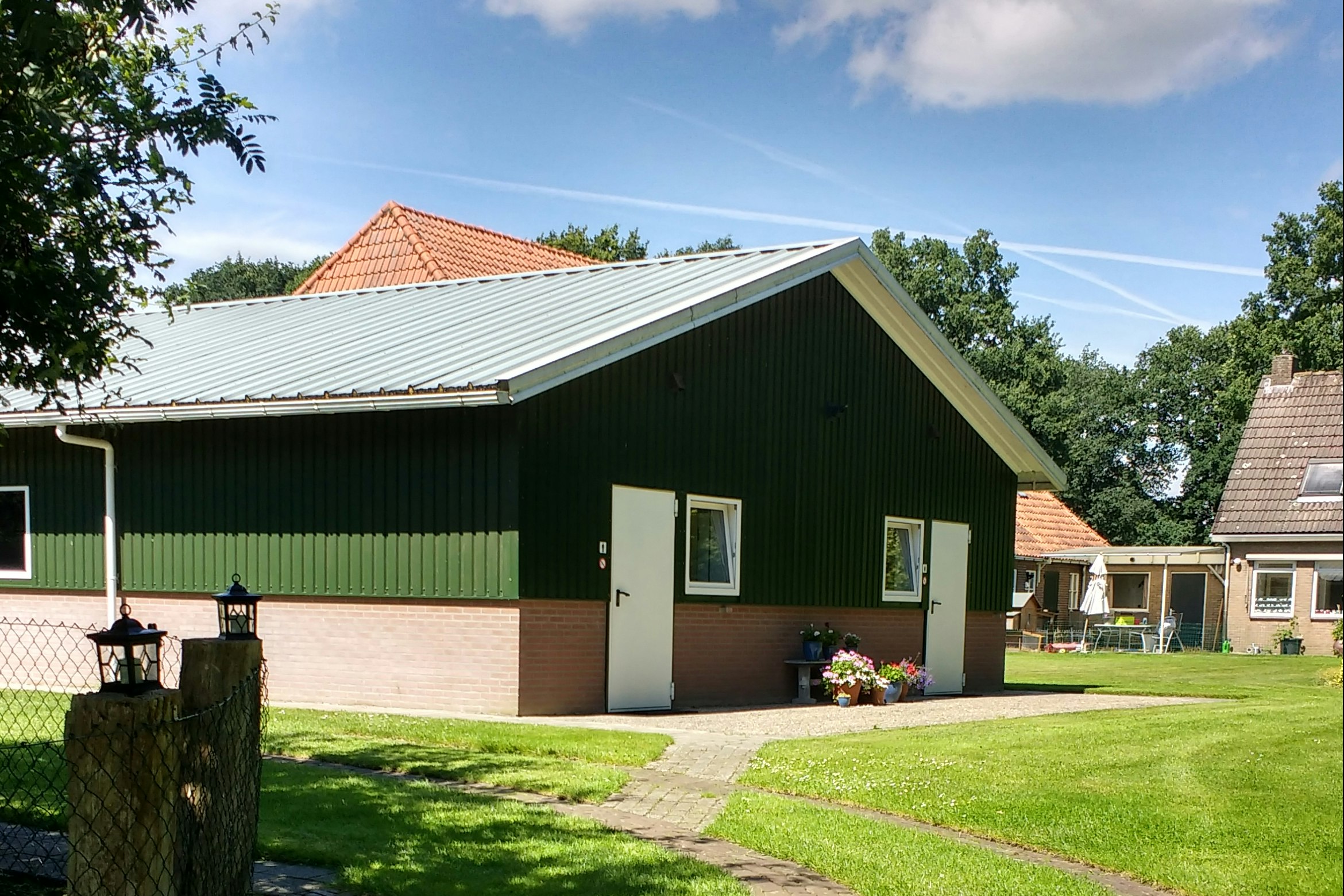 Camping GoedVertoef - Blick auf das Sanitärgebäude
