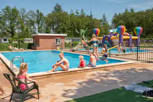 Camping Goorzicht - Kinder im Freibad des Campingplatzes