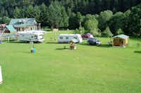 Camping Goralský Dvor - Wohnmobil- und  Wohnwagenstellplätze auf der Wiese