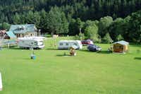 Camping Goralský Dvor - Wohnmobil- und Wohnwagenstellplätze auf der Wiese