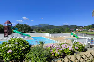 Camping Goyetchea - Blick auf das Freibad mit Rutsche und Kinderbecken