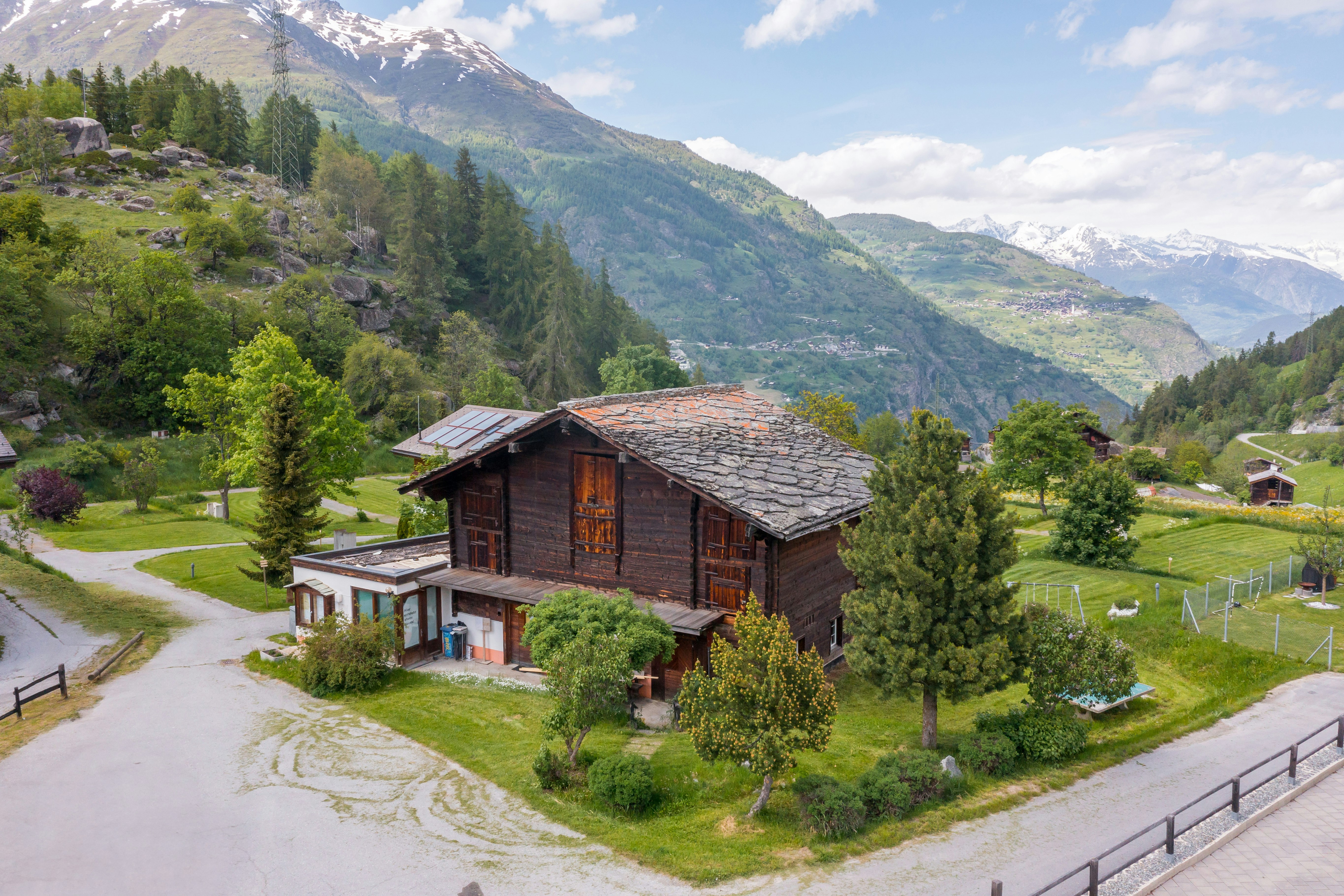 Camping Grächbiel - Blick auf das Hauptgebäude auf dem Campingplatz